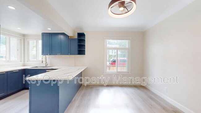 Building Photo - 976 Masson Ave