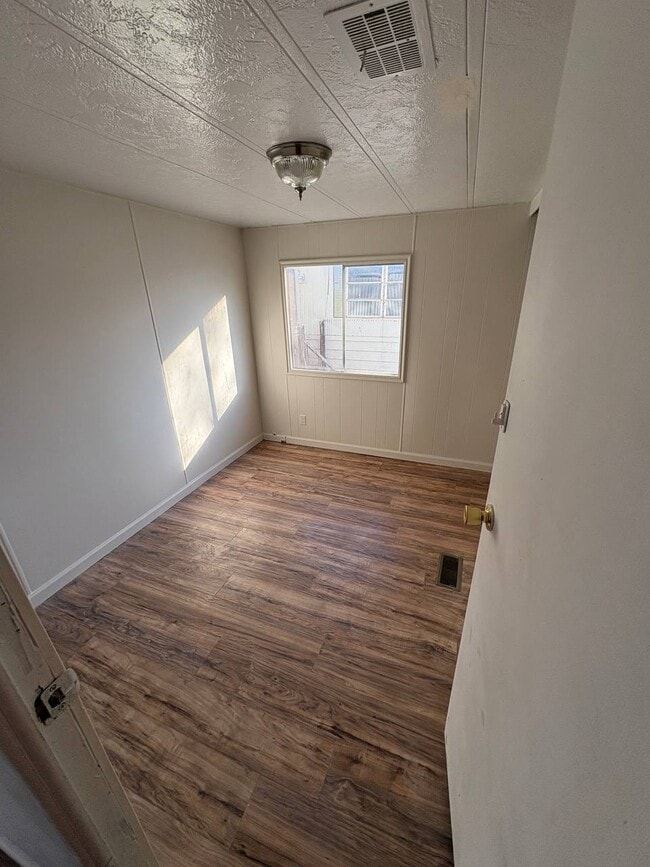 Photo - SALINA RENTALS - TRLR #6