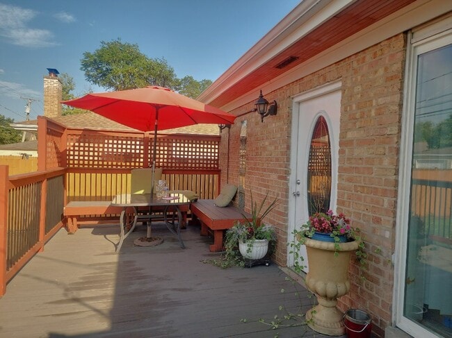 Photo - 7918 W Oakton St