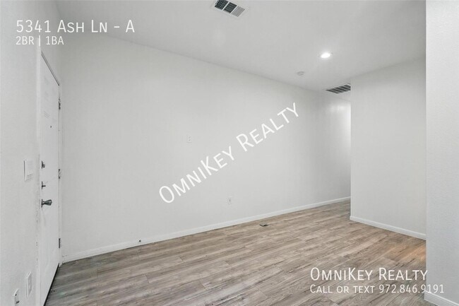 Photo - 5341 Ash Ln Unidad A