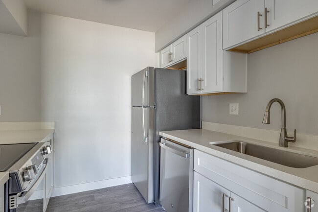 2BR, 1BA - 864SF - Kitchen
