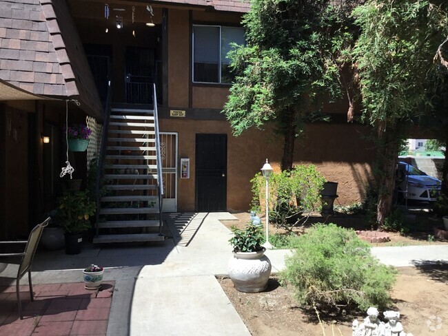 Building Photo - 563 W Alamos Ave Unit A Rental