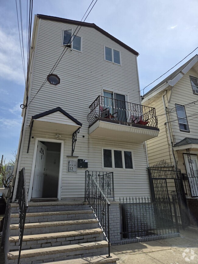 Building Photo - 95 Stone St Unit 1 Rental