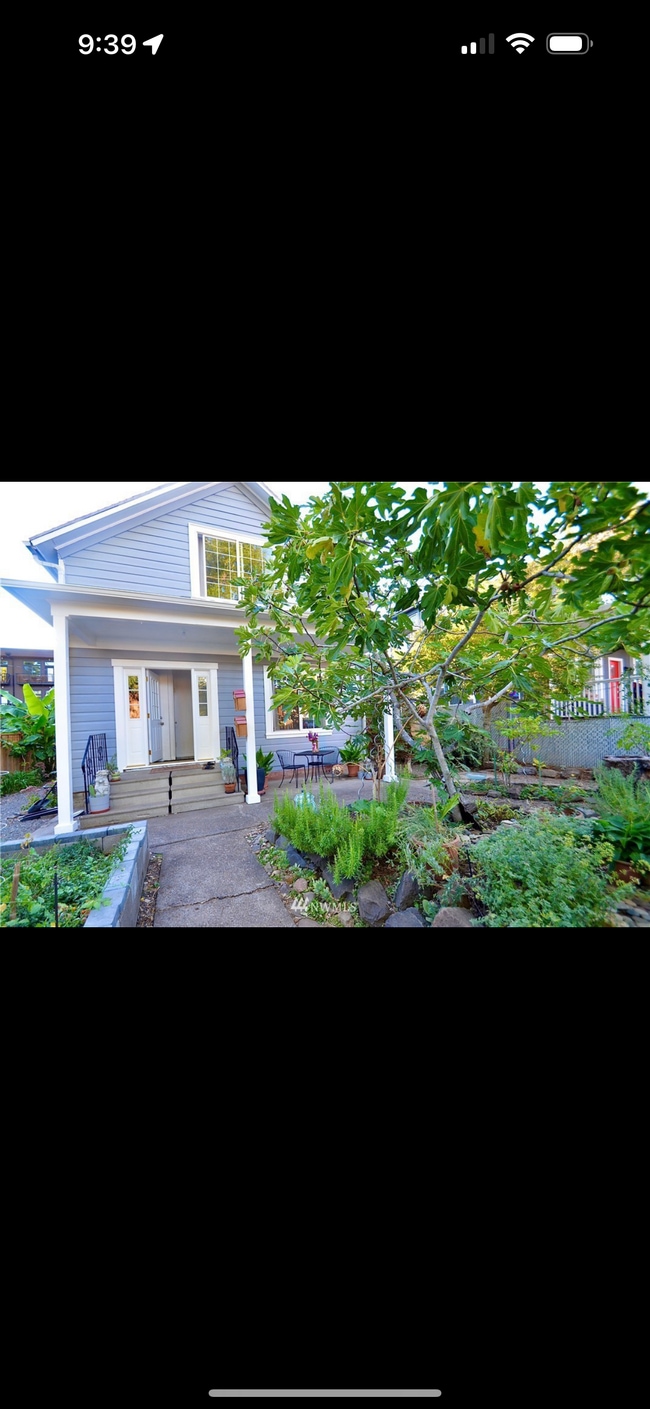 Building Photo - 1906 C St