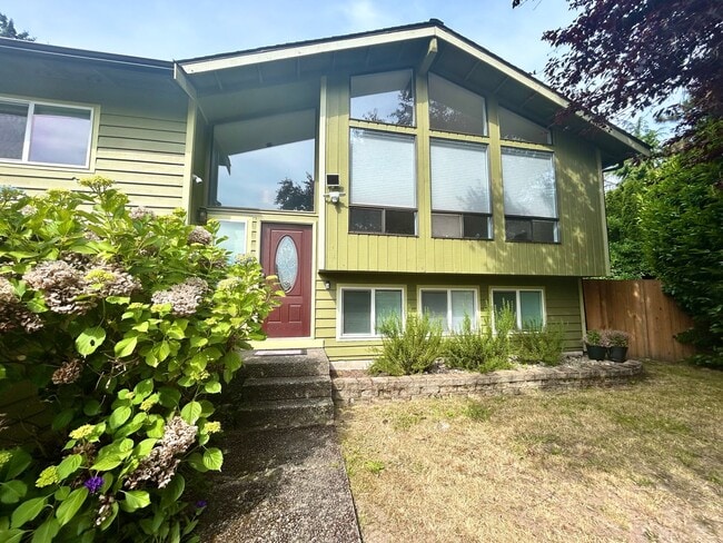 Spacious West Hill Gem – 4 Bed, 3 Bath wit... - Spacious West Hill Gem – 4 Bed, 3 Bath wit... Casa