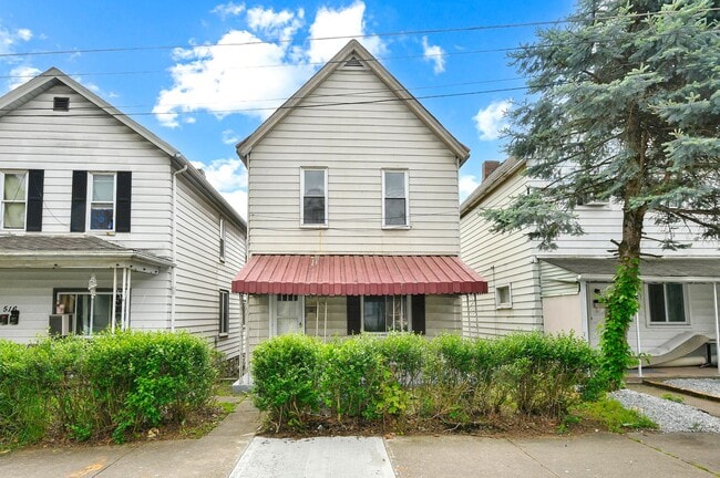 Building Photo - Updated 3 bed/1 bath House with garage!