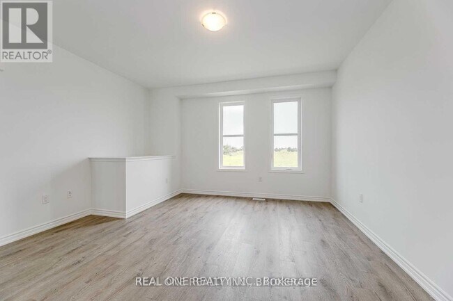 Photo - 980 Logan Dr