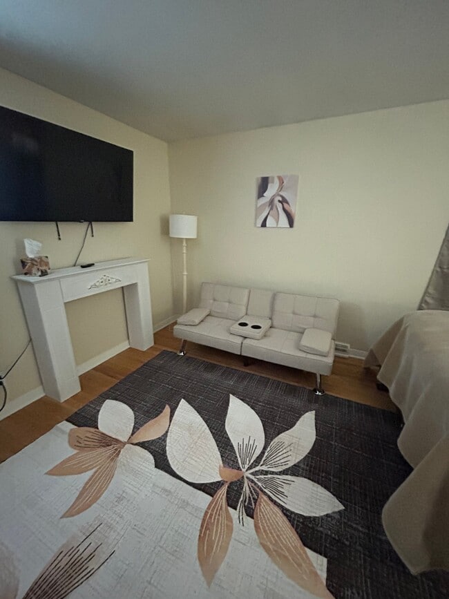Photo - 107 Robert Dr Unidad Room # 2