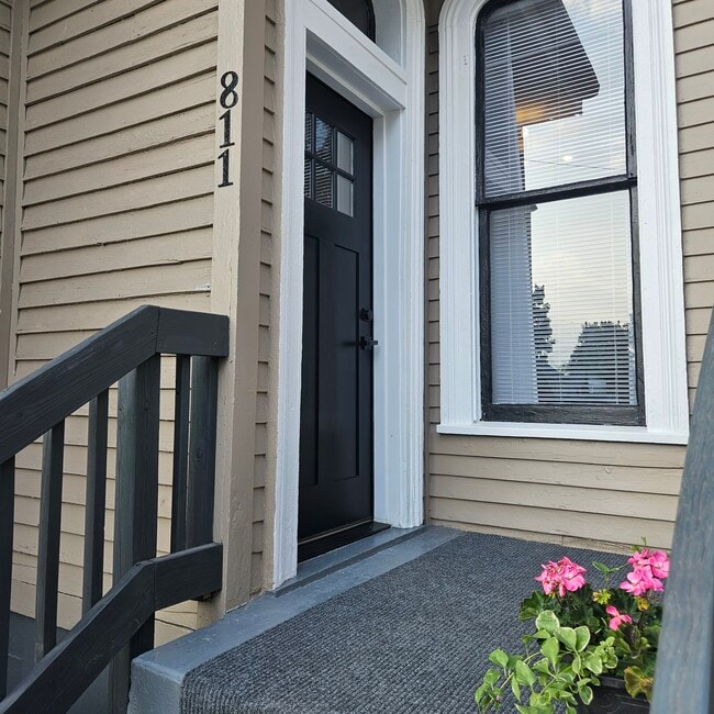 Photo - 811 Tyler St Unidad SIDE APARTMENT