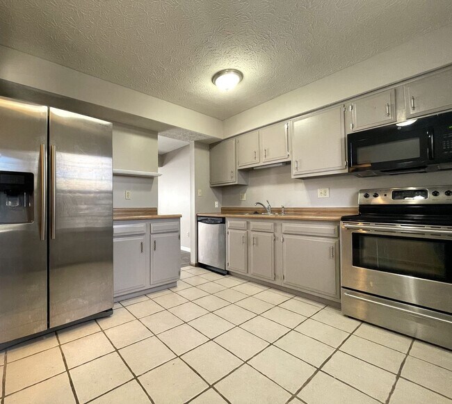 Photo - 2413 Edmonton Rd