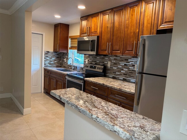 Building Photo - 1021 NE 24th Ave