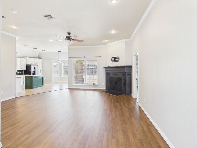 319 SW Coral Ave