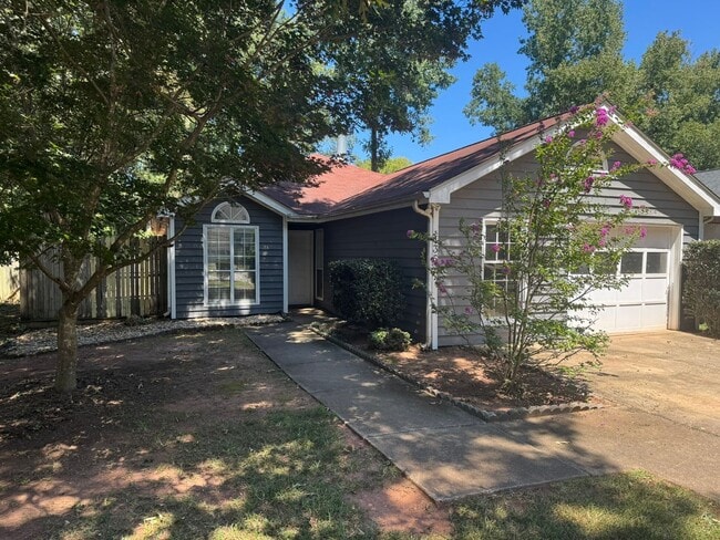 Building Photo - 135 Greenwood Ln