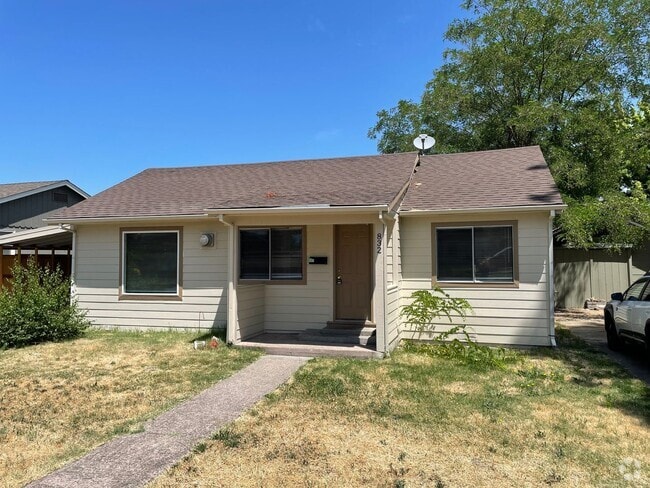 Building Photo - Nice 3 bedroom 1 Bath Home-Fully Fenced Ba...