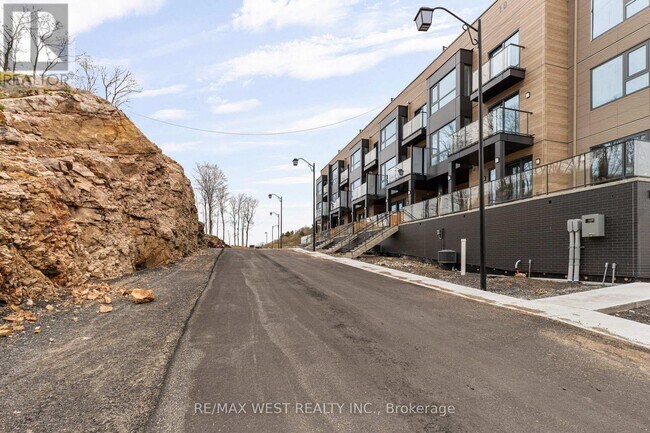 Photo - 119 Town Line Rd E