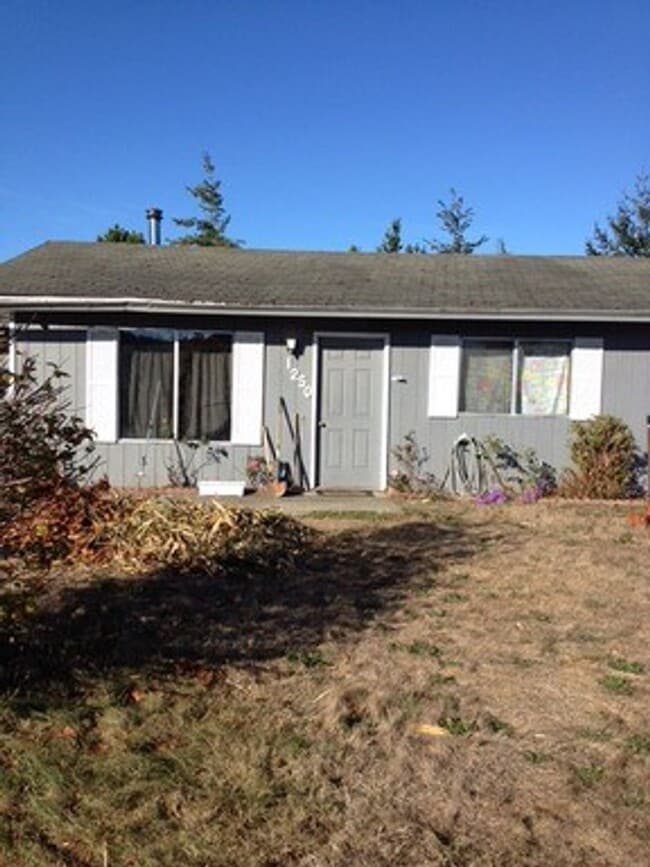 Building Photo - 3 bedroom 1 bath house