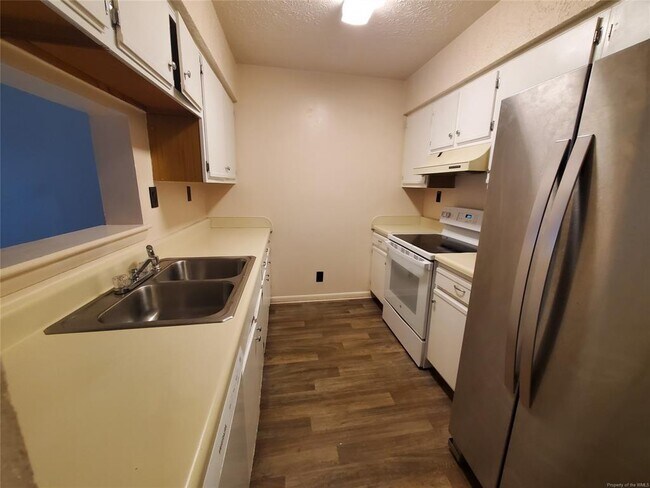 Photo - 4049 Midlands Rd