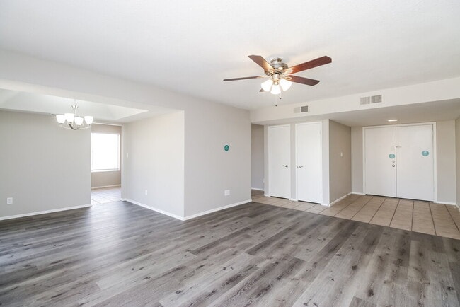 Photo - 2300 E Chicago St