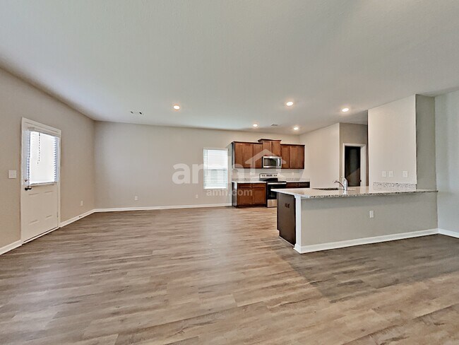 Photo - 4905 Bridle Path