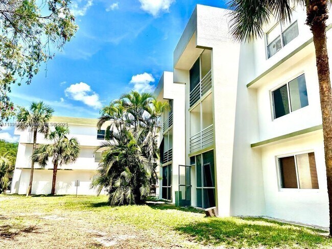 Photo - 4235 N University Dr Unit 205