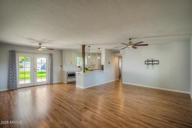 Photo - 1526 W Windsor Ave