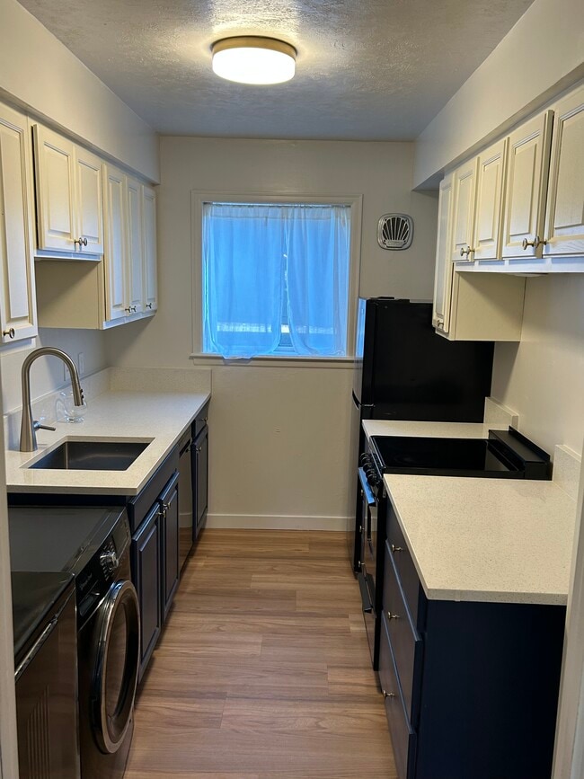 Building Photo - 405 S Coeur Dalene St Unit 3