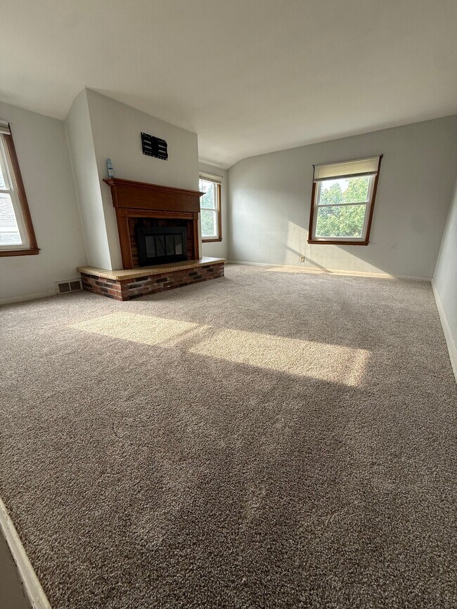 7735 W Mt Vernon Ave Unit Upper
