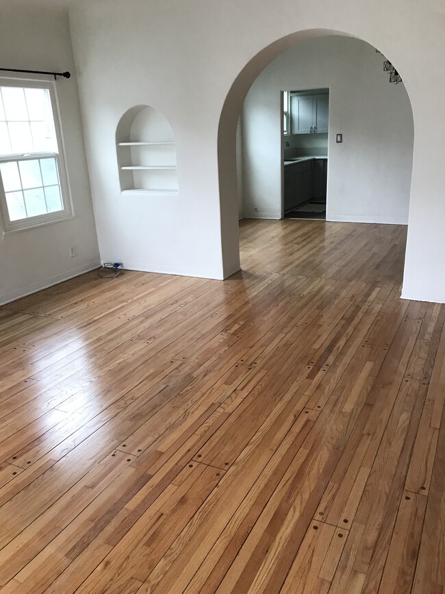 Building Photo - 8366 Blackburn Ave Unit 8366 Blackburn Ave #3