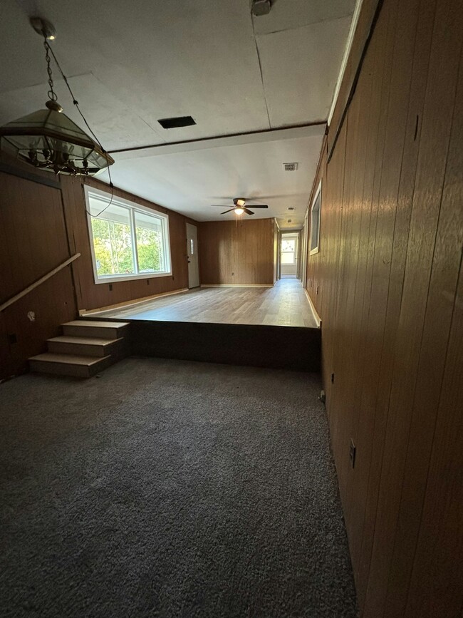 Photo - 902 George Hill Rd