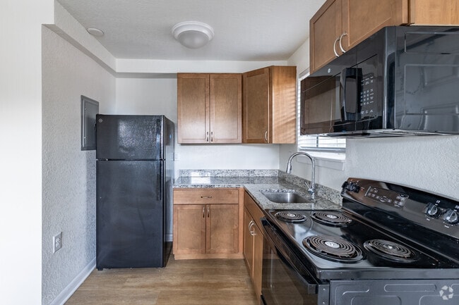 1BR, 1BA - 520SF - Kitchen