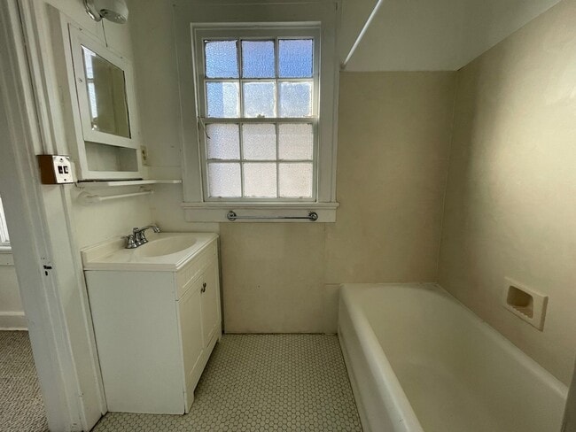 Photo - Live on Audubon Park! Top Floor Corner Unit! Unit 6
