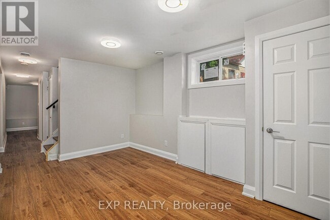 Photo - 838 St. Laurent Blvd