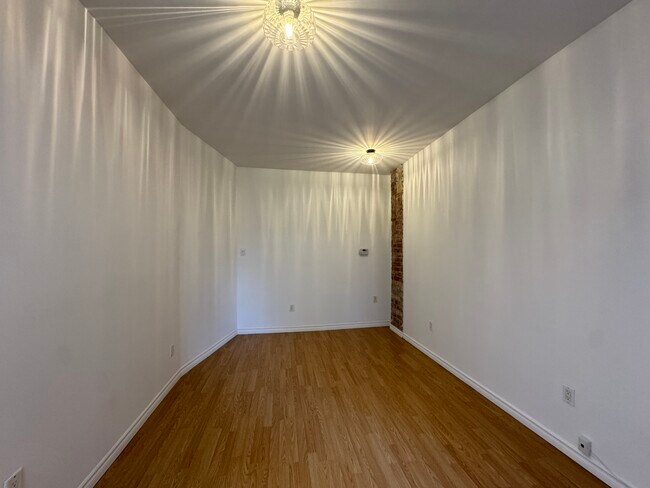 Photo - 310 Riverdale Av