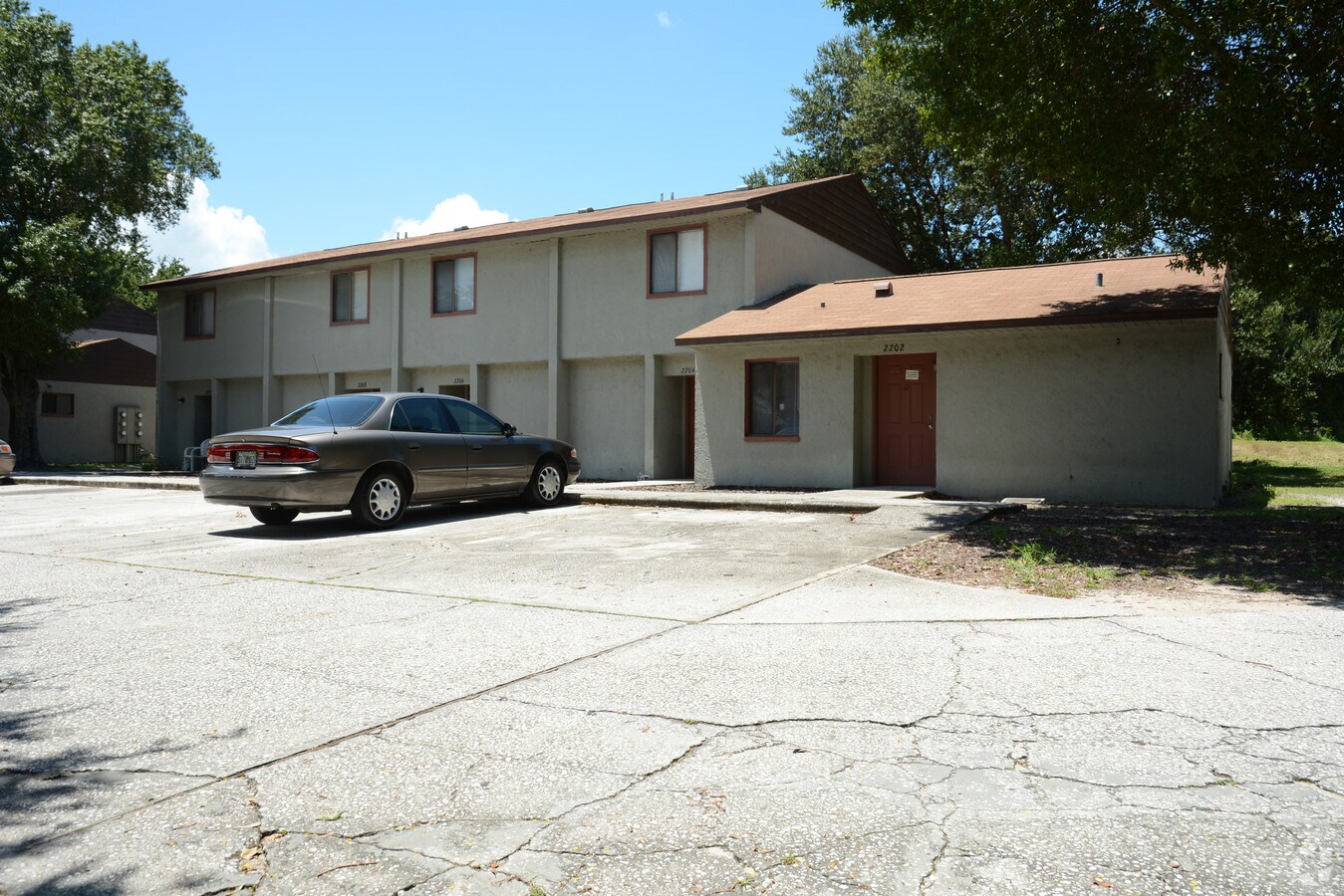 Ridgewood Apartments - Ridgewood Apartments