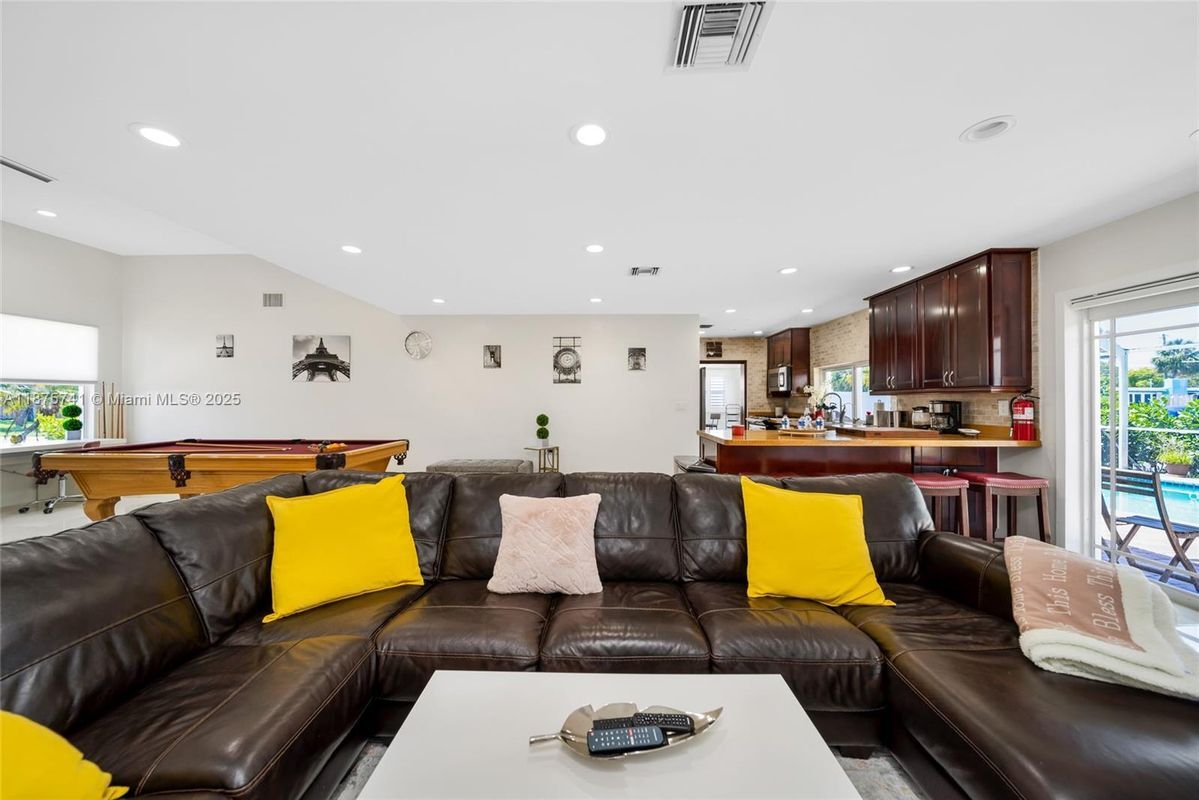 Photo - 31 SE 12th St