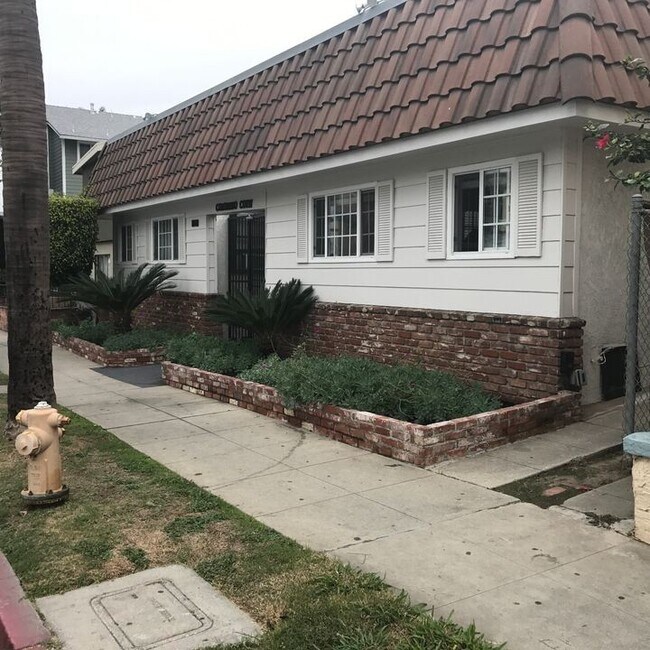 1048 Coronado Avenue,