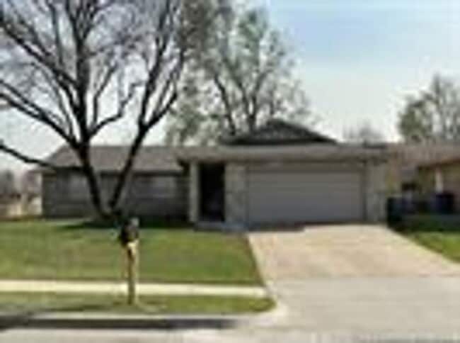 Building Photo - Welcome home to this beautifully updated 3-bedroom, 2-bath home with a 2-car garage, located in t...