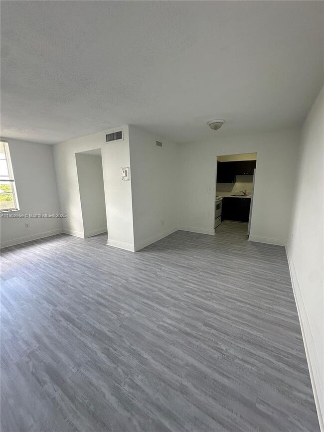Photo - 1825 W 56th St Unit 410