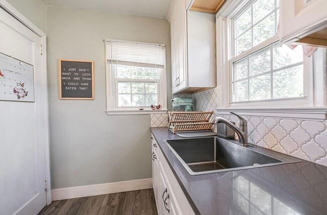 Photo - 915 E Ave E Unit 915 East Avenue E