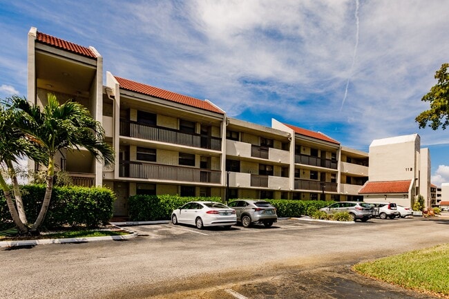 Building Photo - 112 Lake Emerald Dr Unit #202 Rental