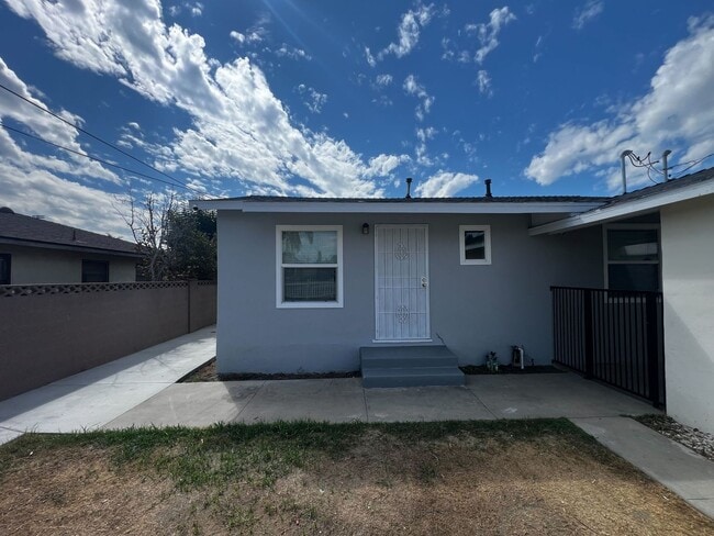 Building Photo - ANDERSON 14101 1/2 Unit 14101 1/2