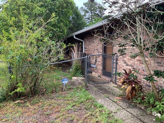 Photo - 237 Emerson Dr NW