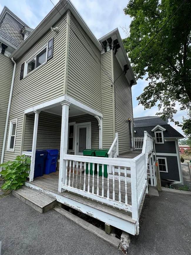 Building Photo - 76 Chestnut St