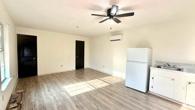 Photo - 3102 E Plum St