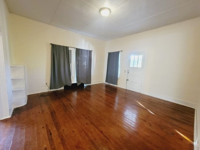 Photo - PRIVATE & Spacious 2/1 SE House on 1 Acre w/ Wood Floors, Washer/Dryer, & Screened Porch! Avail N...