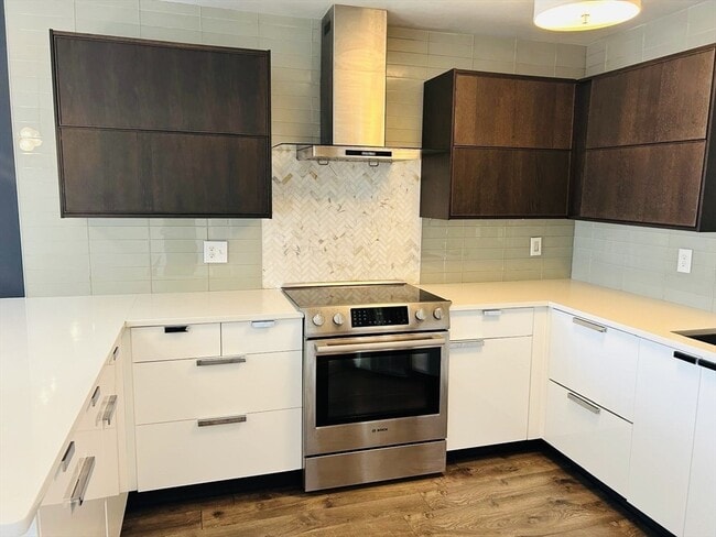 Photo - 300 Lynn Shore Dr Unit 408