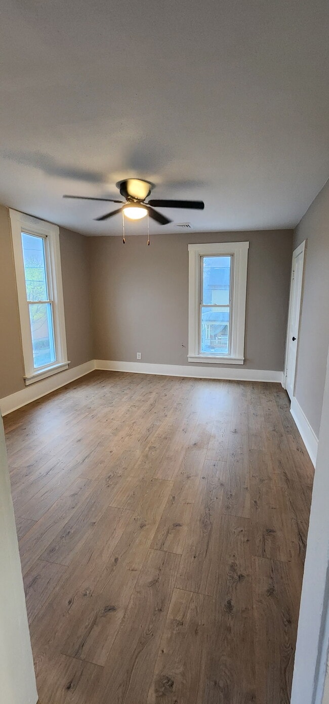 Sala de estar - 115 S Franklin Ave