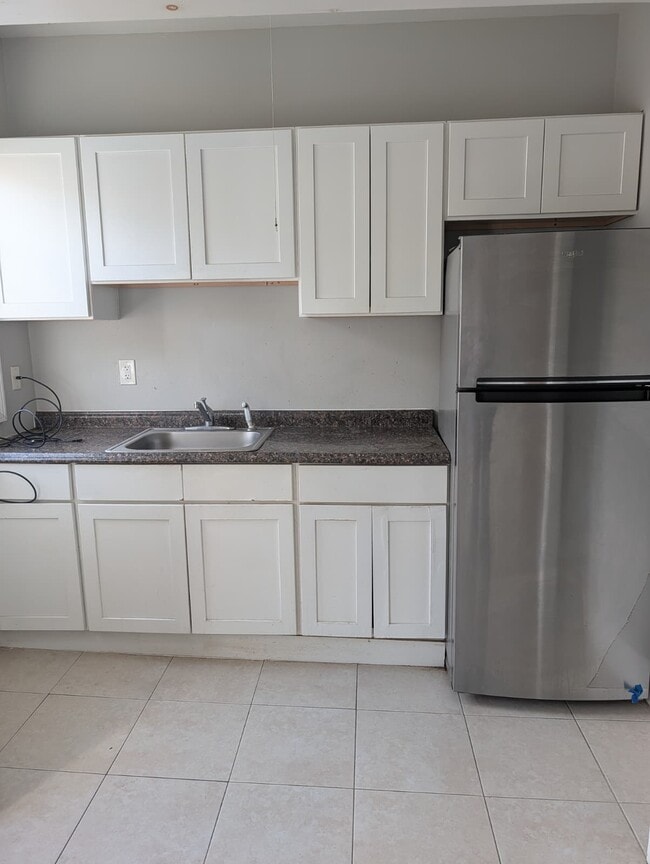 Building Photo - 20 Howard Ave Unit 2L