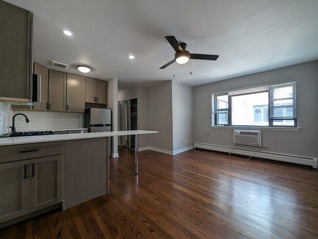 Photo - 524 W Oakdale Ave