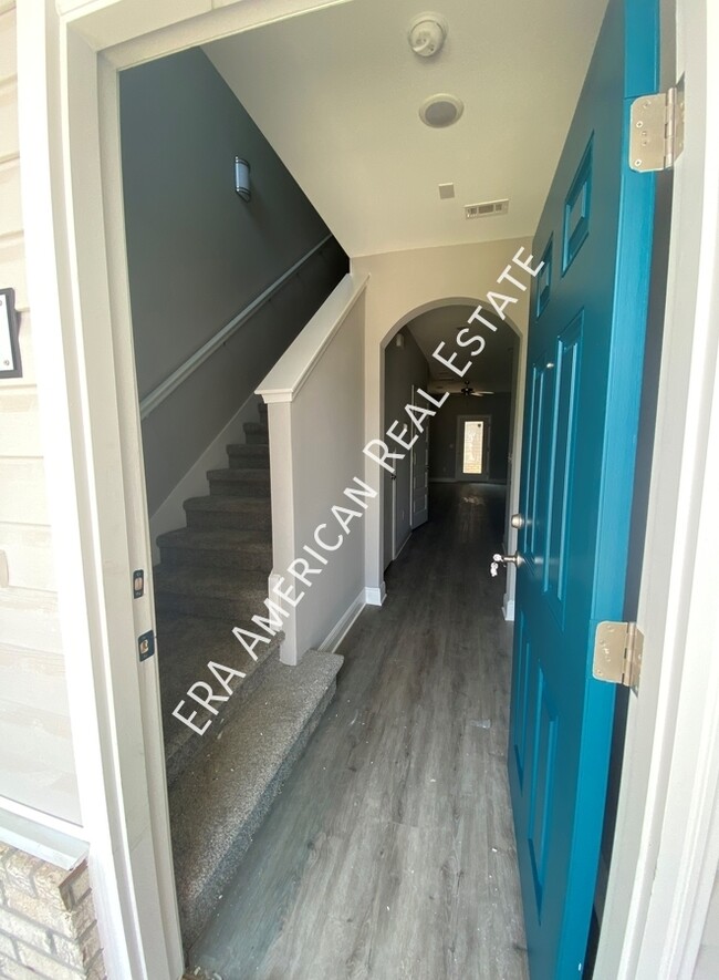 Photo - 1003 Skylark Rd